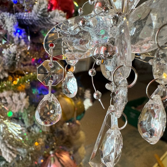 ELEGANT CRYSTAL LIKE CHANDELIER CHRISTMAS ORNAMENT. - Picture 5 of 9